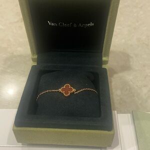 Sweet Alhambra bracelet, 18K rose gold, carnelian